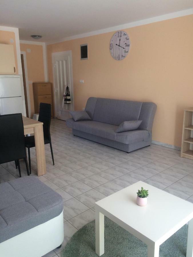 Obiteljski Apartman Filip U Blizini Plaze Za Djecu Palit Екстер'єр фото