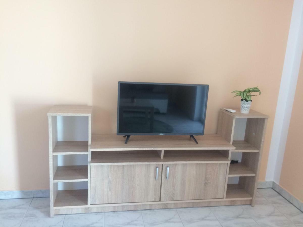 Obiteljski Apartman Filip U Blizini Plaze Za Djecu Palit Екстер'єр фото